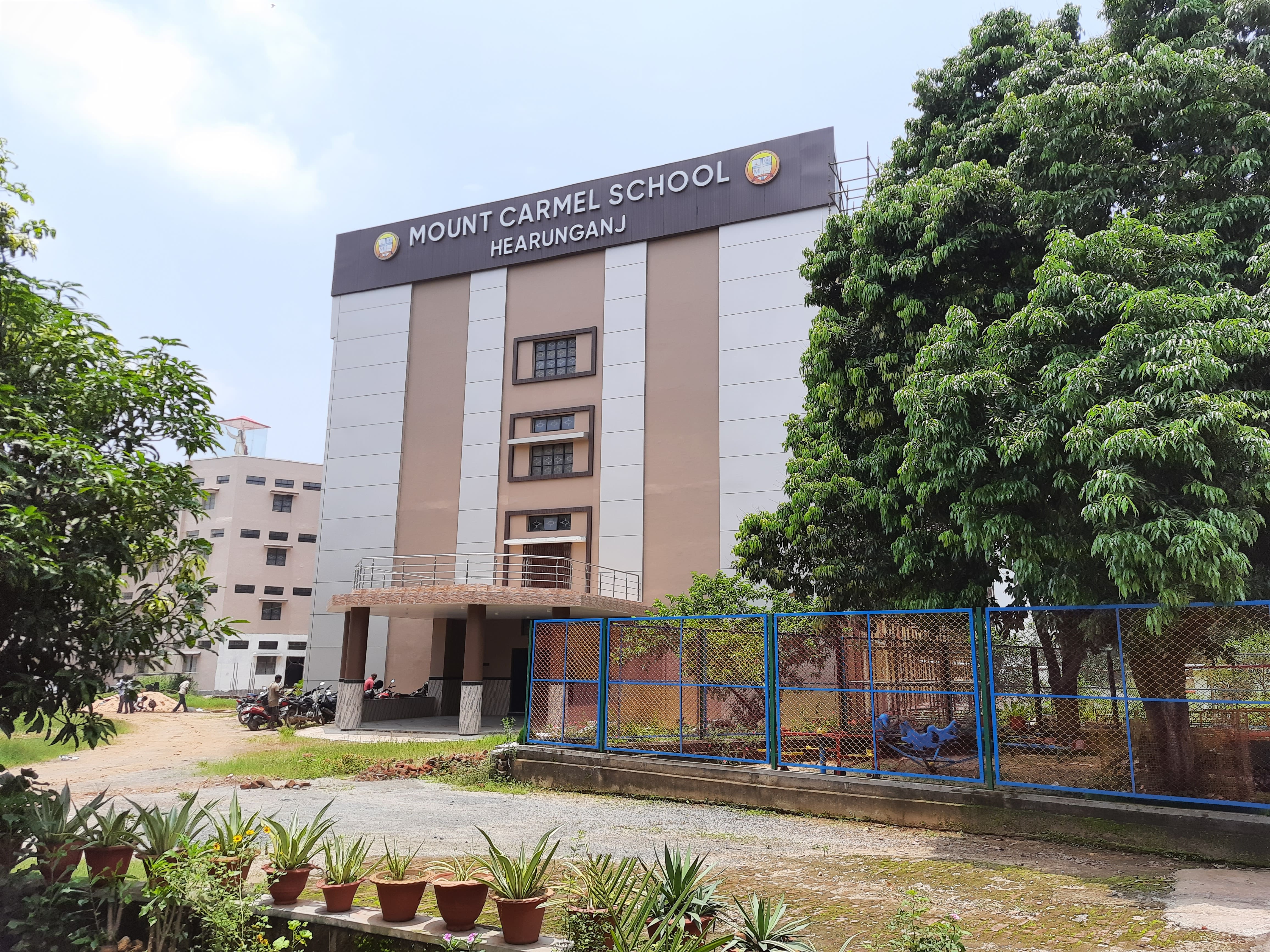 Mount Carmel School, Hearunganj 